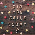 ماهي فوائد الابتسامة ؟